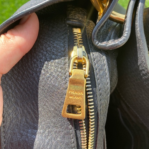 🖤Prada large black shoulder bag🖤 16x12 inches - Picture 7 of 11